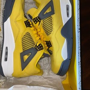 Jordan 4 Retro Lightning 2021